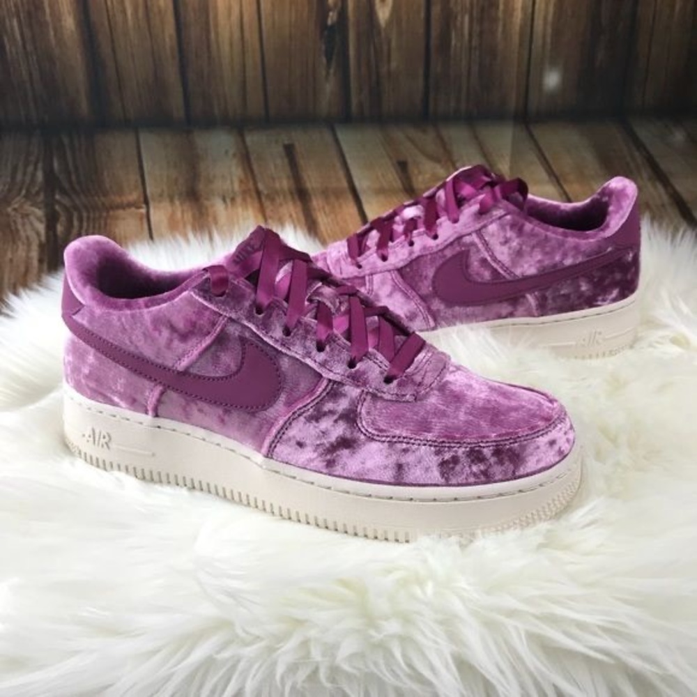 EUC Nike Air Force 1 Low Crushed Velvet (GS)